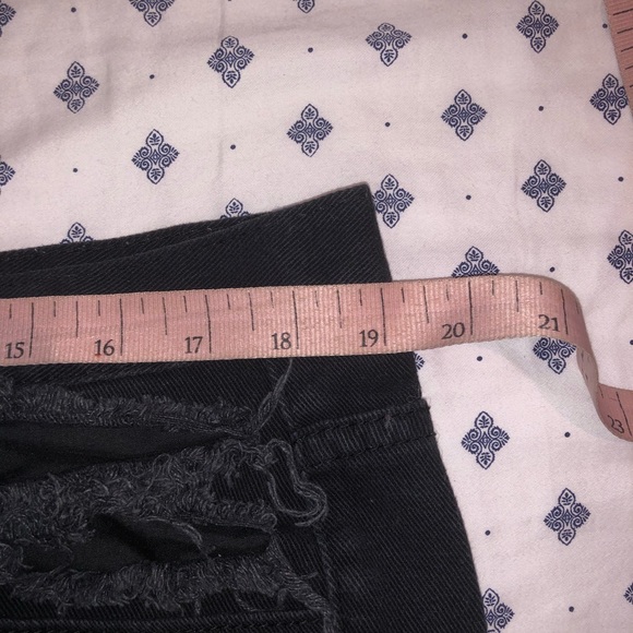 Black high waisted shorts - Picture 4 of 4